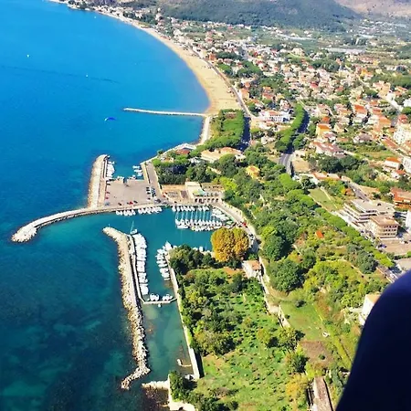 Lineablu Couette-café Formia